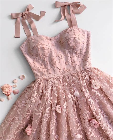 Pin by Paloma Barragan on Flowers | Short prom dress, Pretty dresses