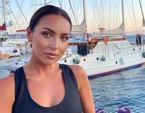 «Всегда прекрасный цветок»: певица Алсу показала моложавую красавицу маму