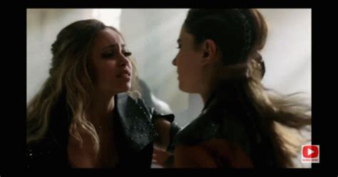 Funny Lesbian Kiss GIFs | Tenor