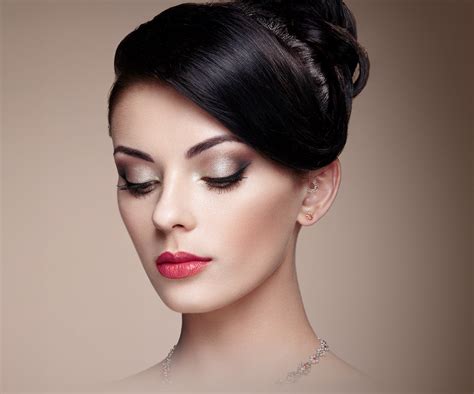 Titan-Fashion von Hörluchs – Stilvolle Otoplastiken entdecken