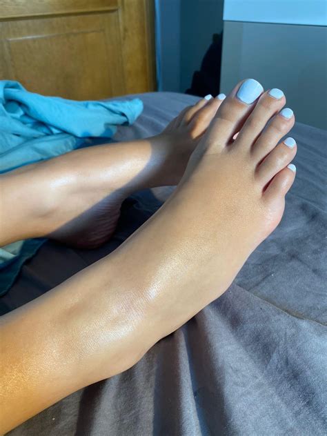 big feet women are the best : r/bigfeetgirls