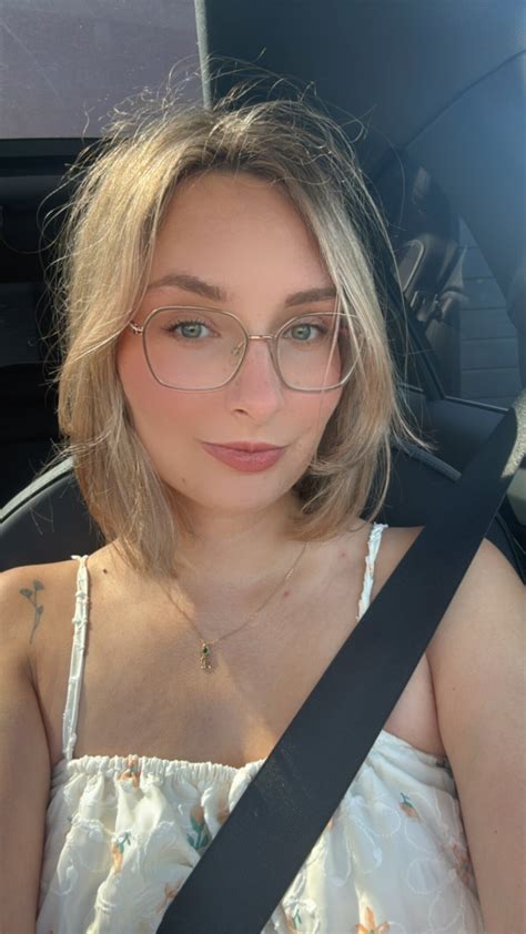 Discover Trending Posts by Top Webcam Models | Myavlive