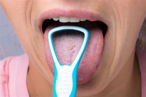 Raspador De Língua Como Usar - Raspador de língua: para que serve e como usar - Tua Saúde