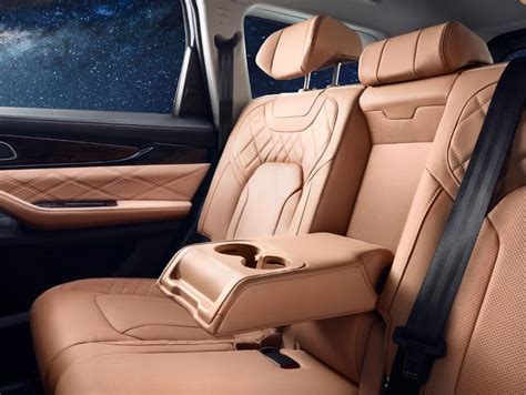 New Exeed VX Photos, Prices And Specs in UAE