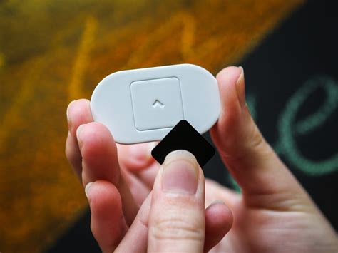 Lumo Lift review: A posture tracker that puts design over details - CNET