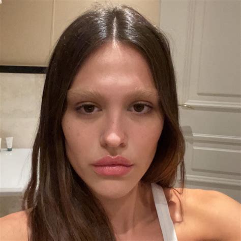 Amelia Gray Hamlin - Biography, Height & Life Story | Super Stars Bio