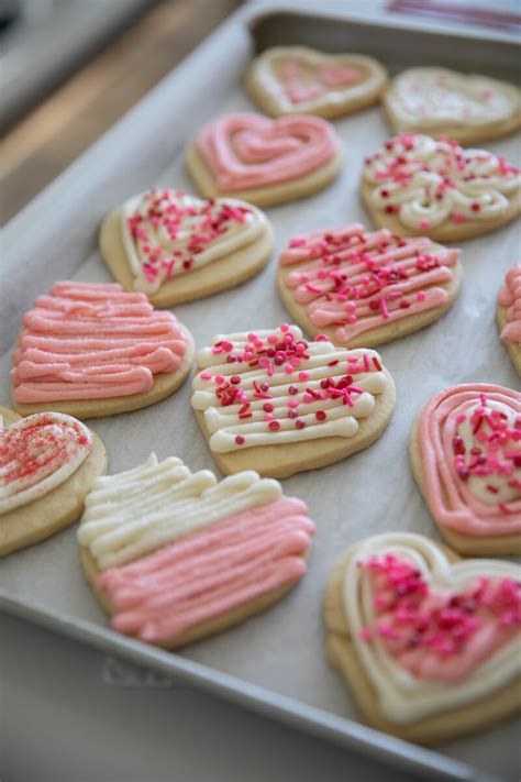 Valentine Sugar Cookies (soft & sweet) - Lauren's Latest