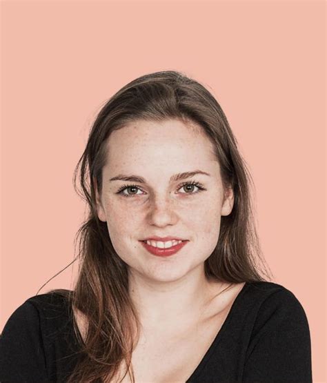 Lucie | Voix Off Femme