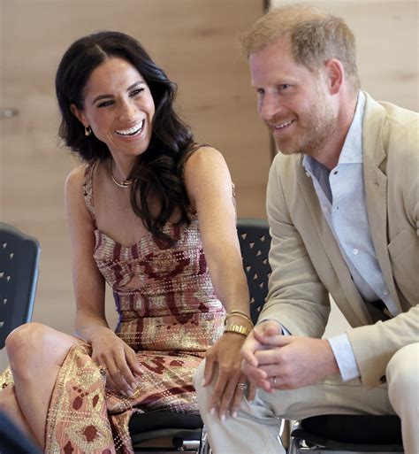 Prince Harry & Meghan Markle’s Easy PDA on Colombia Tour