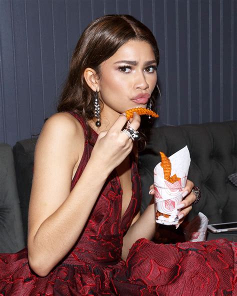 This Celeb's Crazy Night: The Phun Celeb Extras Exclusive You NEED To See! Image 2