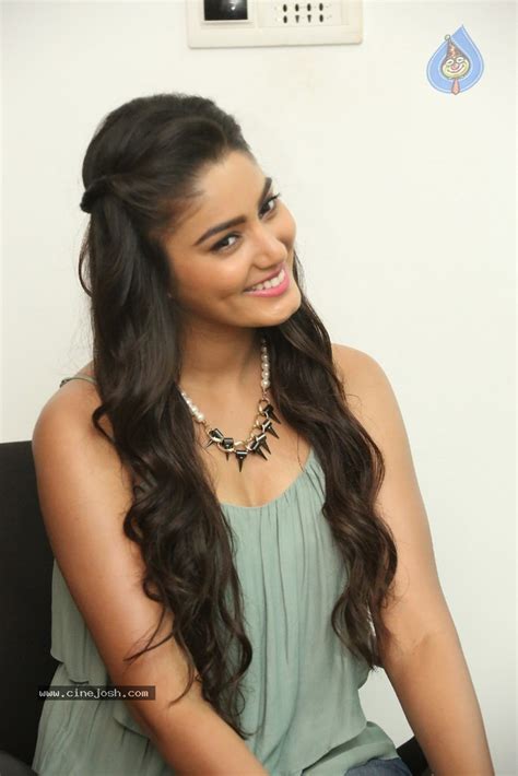 Sana Makbul Stills - Photo 34 of 114