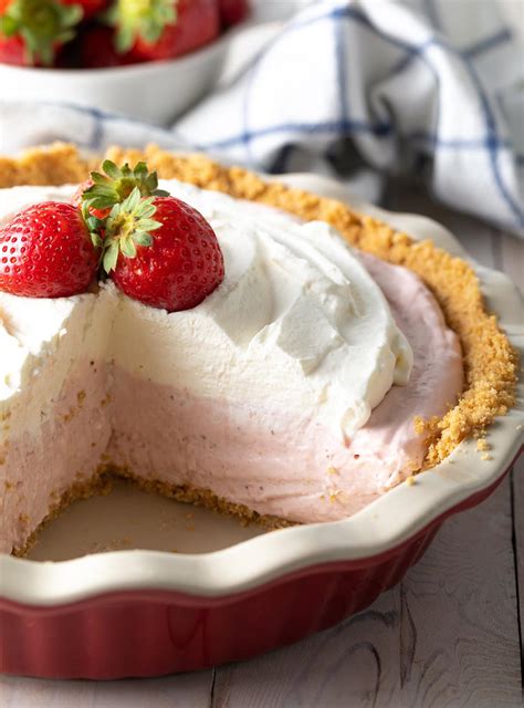 Fluffy No-Bake Strawberry Cream Pie | Recipe Cart