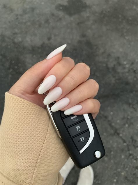 Milky white nails!🥛 : r/RedditLaqueristas