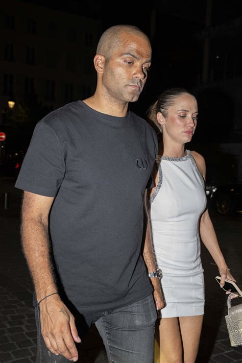 Photo : Tony Parker avec sa compagne Agathe Teyssier sont allés dîner