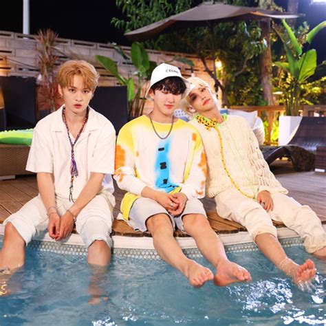 Stream Preview Stray Kids - Surfin' (리노, 창빈, 필릭스) by 방찬.열꺼 | Listen ...
