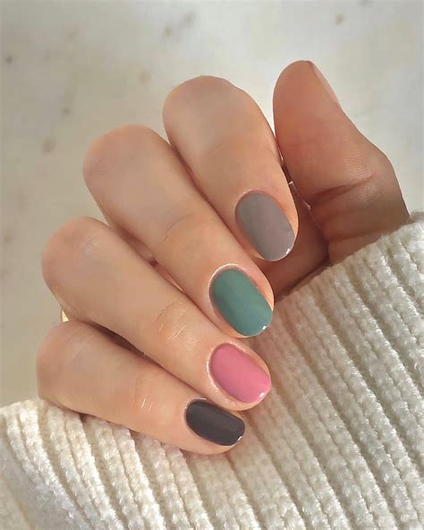 12 Aesthetic Nail Designs on IG to Show Your Nail Artist | Who What Wear