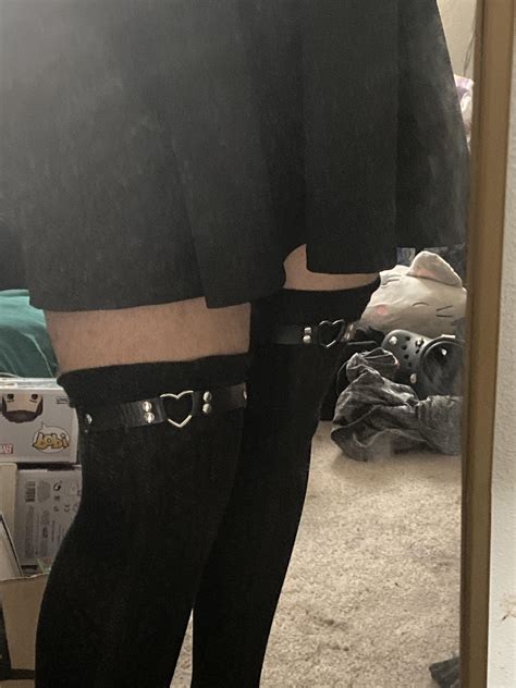 Wanted to show off my cute new thigh highs😌 | Scrolller
