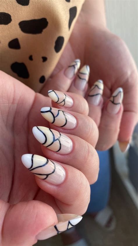 Светлые ногти с рисунком 🤍 | Nails, Beauty