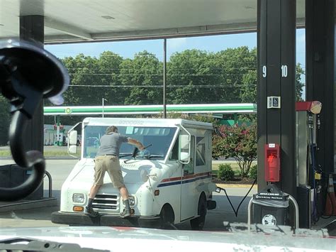 Usps downtown lines are getting shorter thanks to new kiosks 4