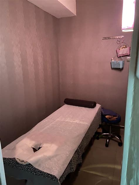 【足福】觀塘按摩店｜推拿|腳底按摩|全身按摩|穴位按摩|肩頸按摩|熱石按摩|拔罐|痛症治療|刮痧|泰式推油｜獨家優惠｜即時預約 | Toby