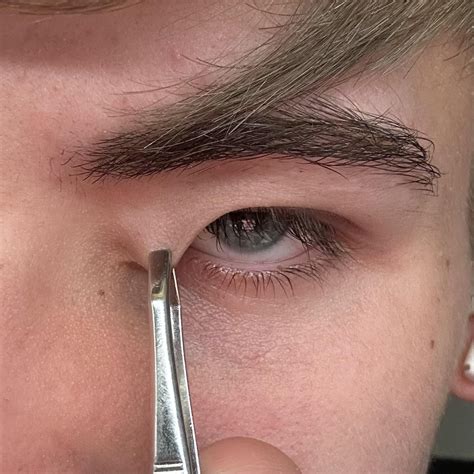 Can I change my Canthal tilt by usung tweezers? : r/LooksmaxingAdvice
