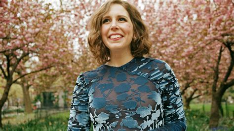 In ‘I Love That for You,’ Vanessa Bayer Sells Out - The New York Times