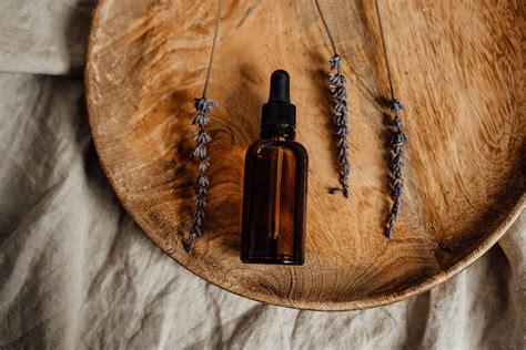 Almond oil - properties and uses - Luxuriac