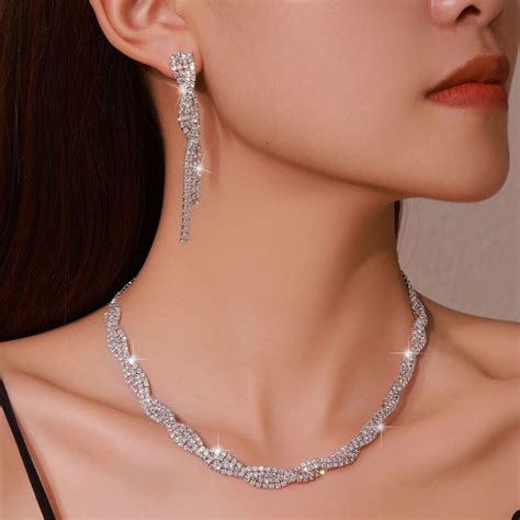 Swarovski Комплект украшений Стразы - купить с доставкой по выгодным ...