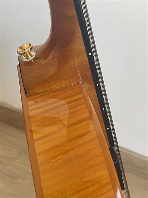 Cracks on neck heel : r/Luthier