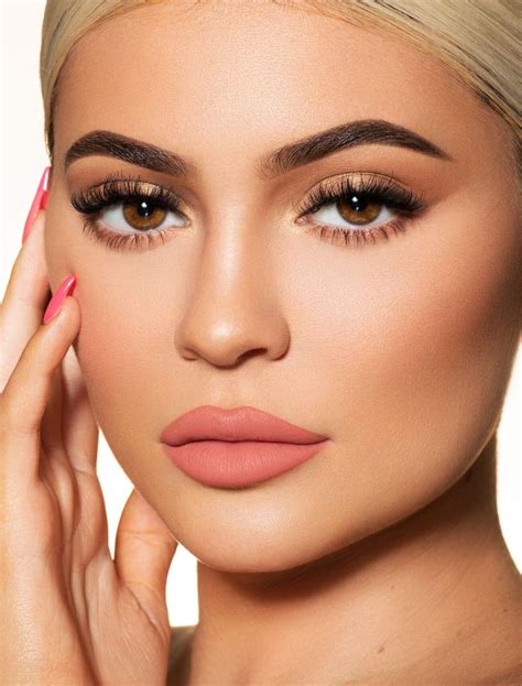 kylie jenner lip liner  lipstick  maria adkins blog