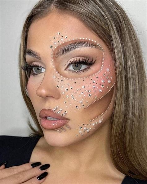 Pin on Maquillaje | Halloween makeup, Halloween makeup looks, Skull makeup