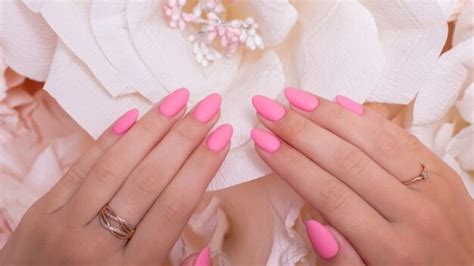 Uñas acrílicas: diseños en rosa para darle sutileza y elegancia a tus ...