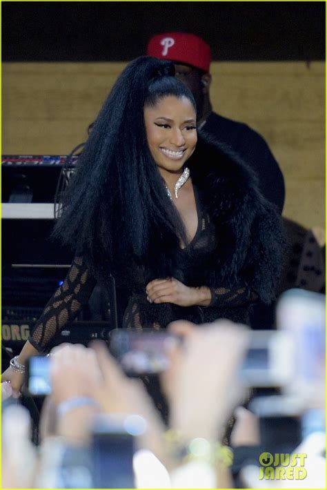 Nicki Minaj Leaves Little to the Imagination During Super Bowl 2015 ...