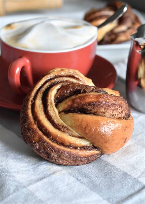 Cooking with Manuela: Braided Brioche Rolls with Chocolate Spread