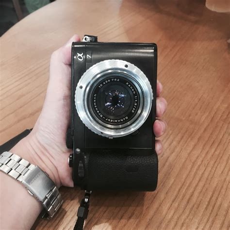 This guy hated his Sony A7 electronic viewfinder so much that he just ...