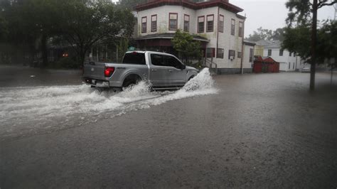 Remnants of Tropical Storm Debby hit Savannah, prompting flood warning