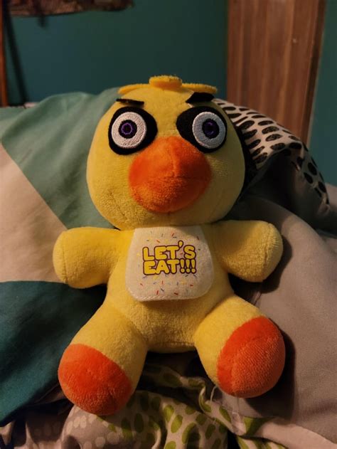 Just checking, this Chica plush is a bootleg right? : r/fivenightsatfreddys
