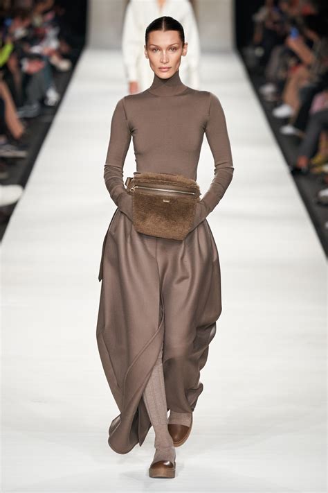Max Mara Fall 2022 Ready-to-Wear Collection | Vogue