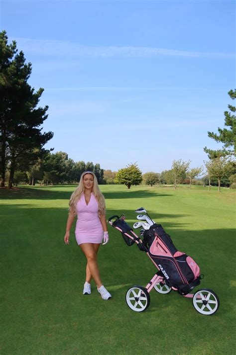 Queen of the green (wannabe) lmfao, new ish to golf so hey 👋🏼