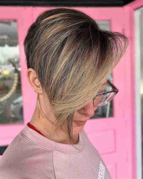 21 Stylish Gender-Neutral Haircuts for All Textures and Lengths 2