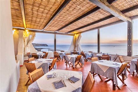 Le Lampare Restaurant: informal breakfasts and dinners with a sea view