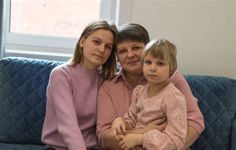 Маргарита любит, когда мама берет ее с собой на работу