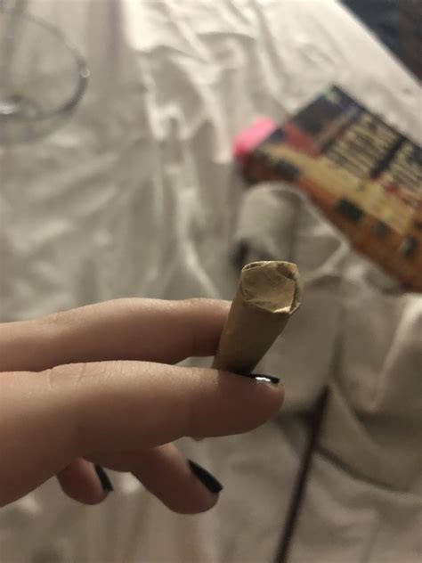 How do you close your joints?? I was told I do it weird. : r/Shillongmango