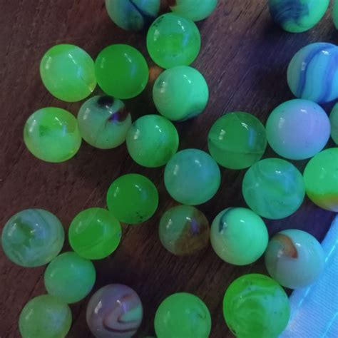 uranium glass glow marbles  uv black light peltier akro agate