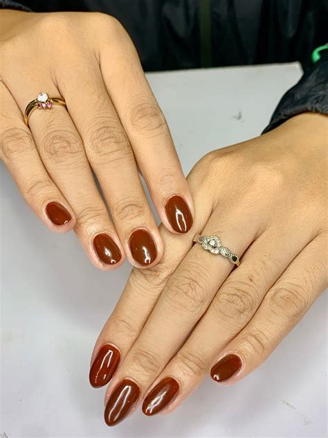 maroon color nail art