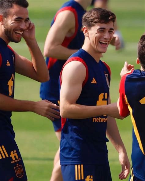 Pin de kyra en GAVI 🇪🇸 | Chicas del fútbol, Fotos de fútbol, Fotos de ...