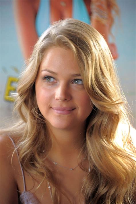 Esti Ginzburg - Biography, Height & Life Story | Super Stars Bio