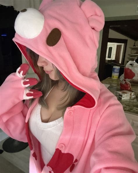 Elle (@swiskerss) • Instagram photos and videos