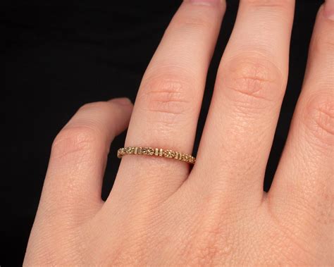Mountain Daisies Ring: Eternity-Style Floral Wedding Band
