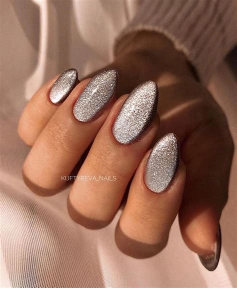 Pin by Zita on Körömötletek | Velvet nails, Silver nails, Fashion nails